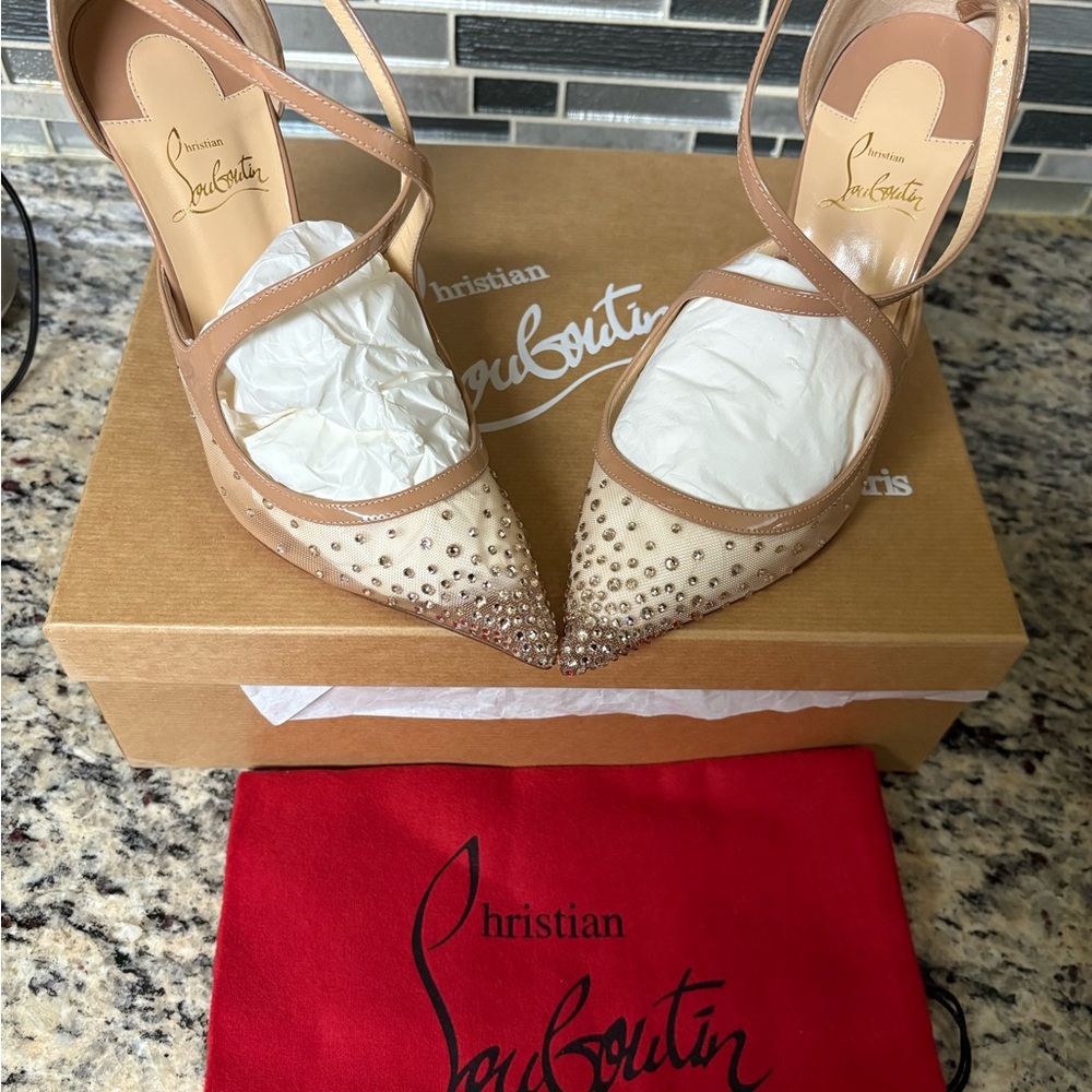 Christian Louboutin Tan and Cream Heels with Elegant Design… brand new